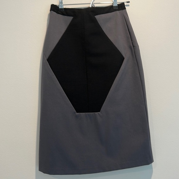 Super elegant skirt in grey and black - Picture 1 of 3